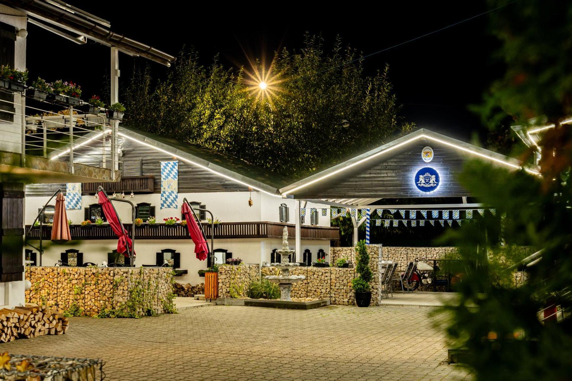 Casa Augsburg Hotel Банещи Екстериор снимка