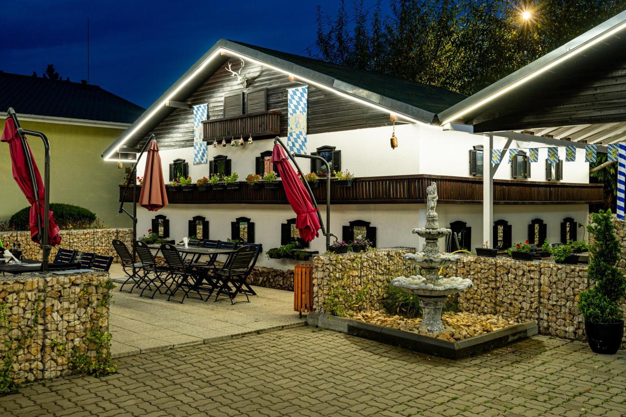 Casa Augsburg Hotel Банещи Екстериор снимка
